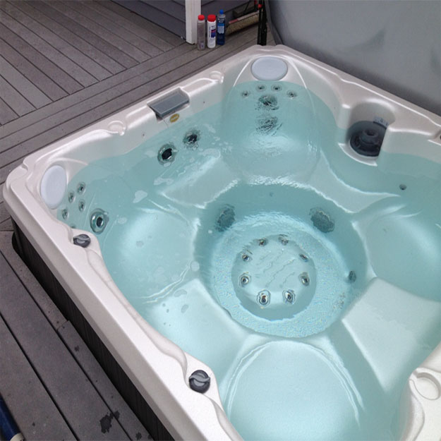    Jacuzzi J-245 35